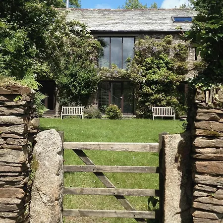 Oak Barn 4*